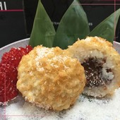 Une touche sucrée pour finir le repas en beauté ? ✨

Nous avons juste ce qu’il vous faut : l’Instant Sakura est une boule de riz sucré coco, fourrée au Nutella… Aucune hésitation à avoir 😍

#InstantSushi #sushitime #sakura #japanesefood #dessert #sweet