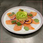 Prenez le temps d’apprécier la finesse du poisson 🐟 Thon, saumon, dorade… Quel est votre préféré à déguster en sashimis ?
.
.
.
#InstantSushi #sushitime #sashimi #japanesefood #yummi